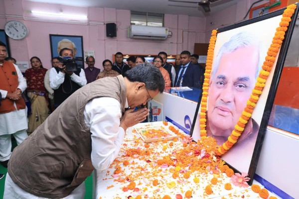 Tripura CM pays floral tribute to Bharat Ratna Atal Bihari Vajpayee on his Jayanti